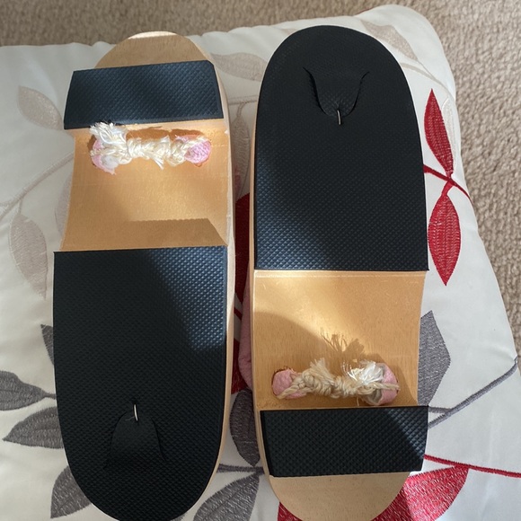 Very Unique Japanese Wooden Geta Sandals - Picture 4 of 9
